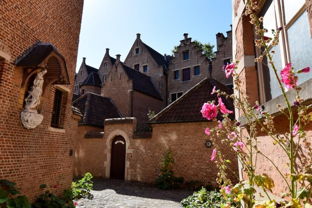 Antwerp Beguinage inside