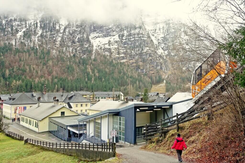 Descend from Hallstatt Skywalk