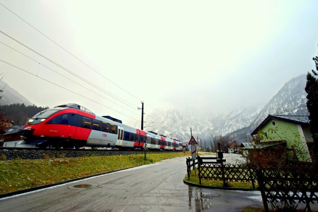 Obertraun train