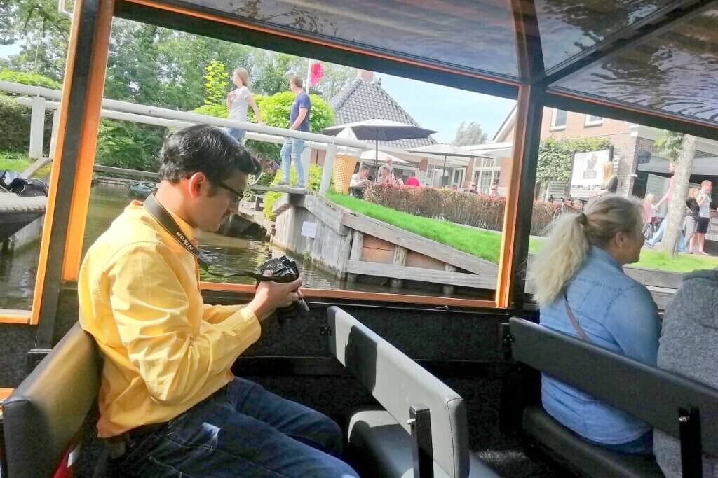 Giethoorn_Canal_Cruise