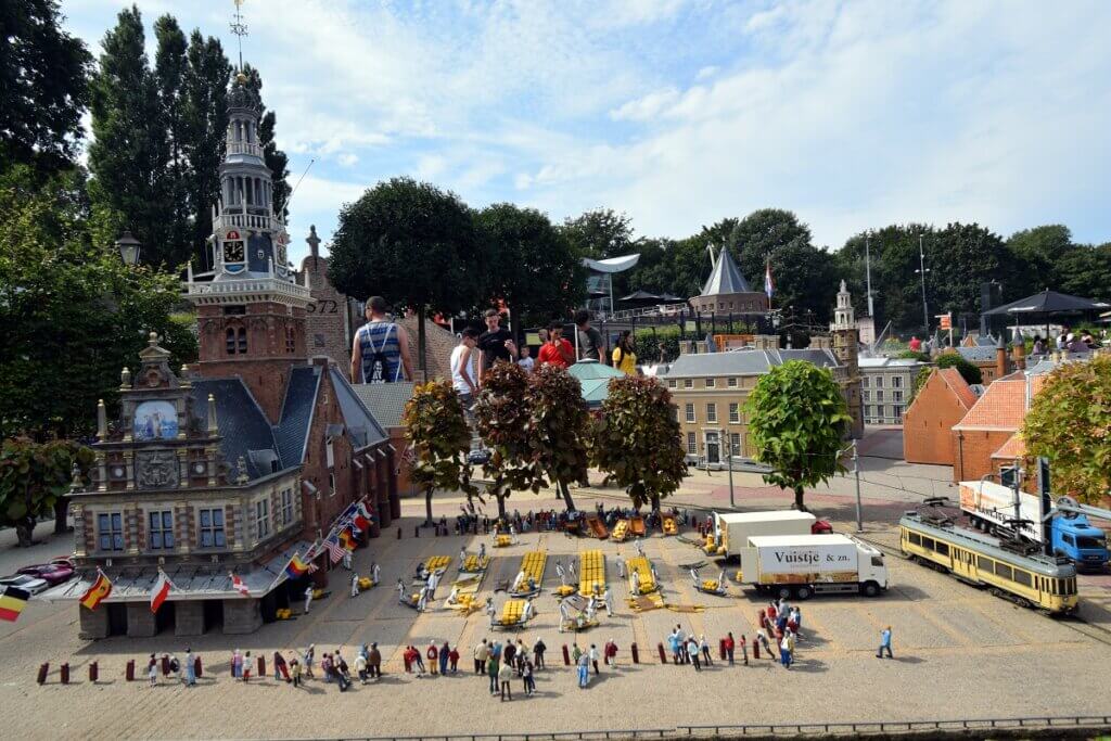 Show using Coin at Madurodam