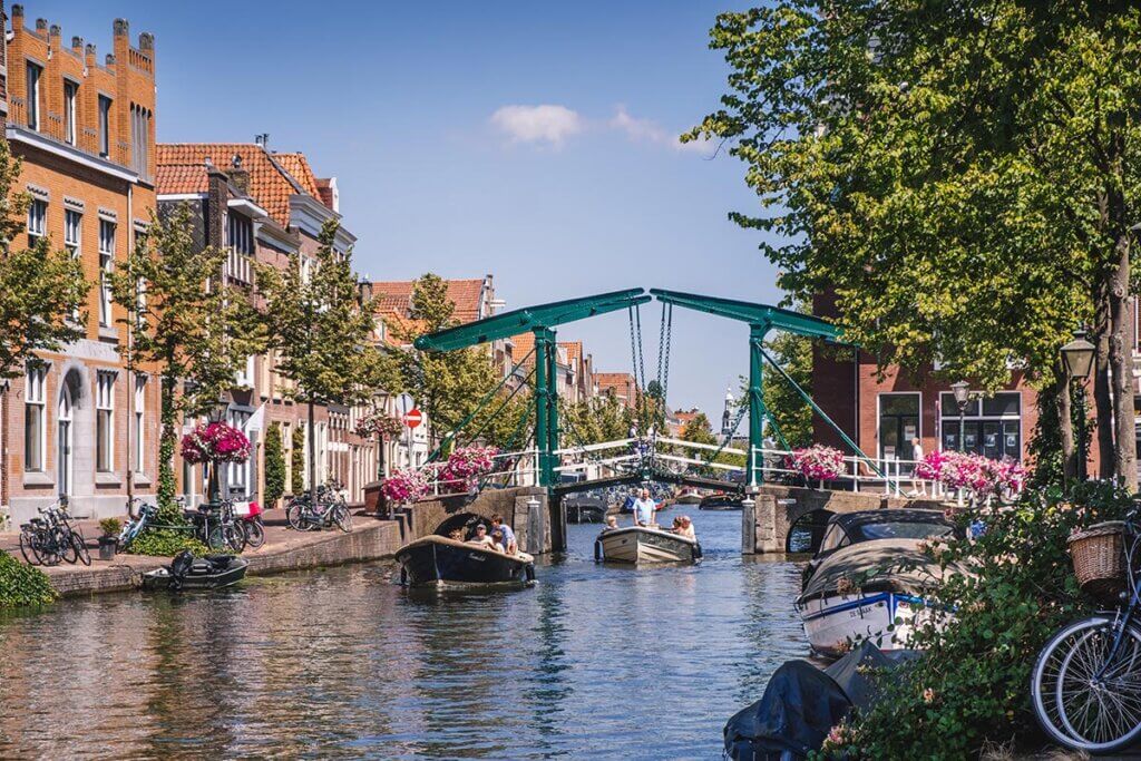 leiden-canal-tour